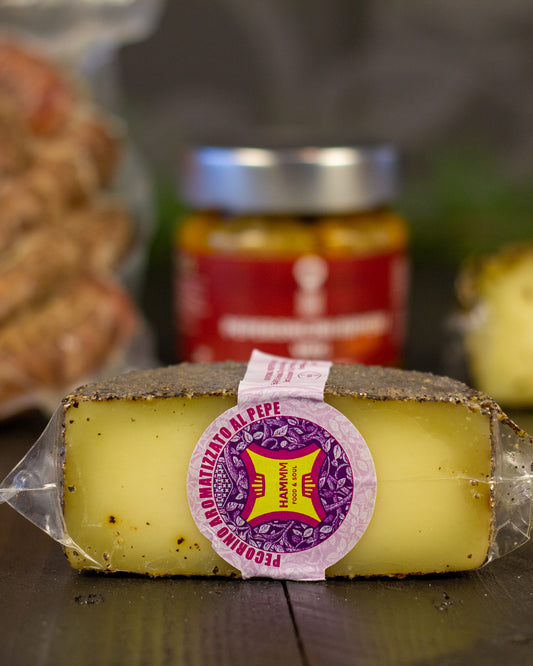 Box Natale Aperitivo al tramonto Hammm: Pecorino aromatizzato al pepe, in primo piano