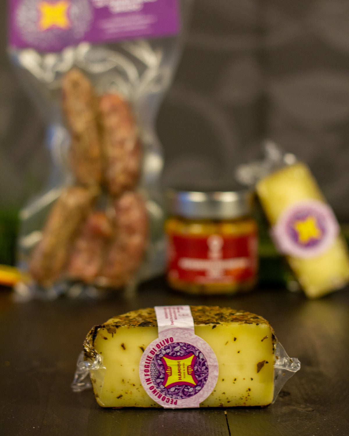 Box Natale Aperitivo al tramonto Hammm: Pecorino in foglie di olivo, in primo piano