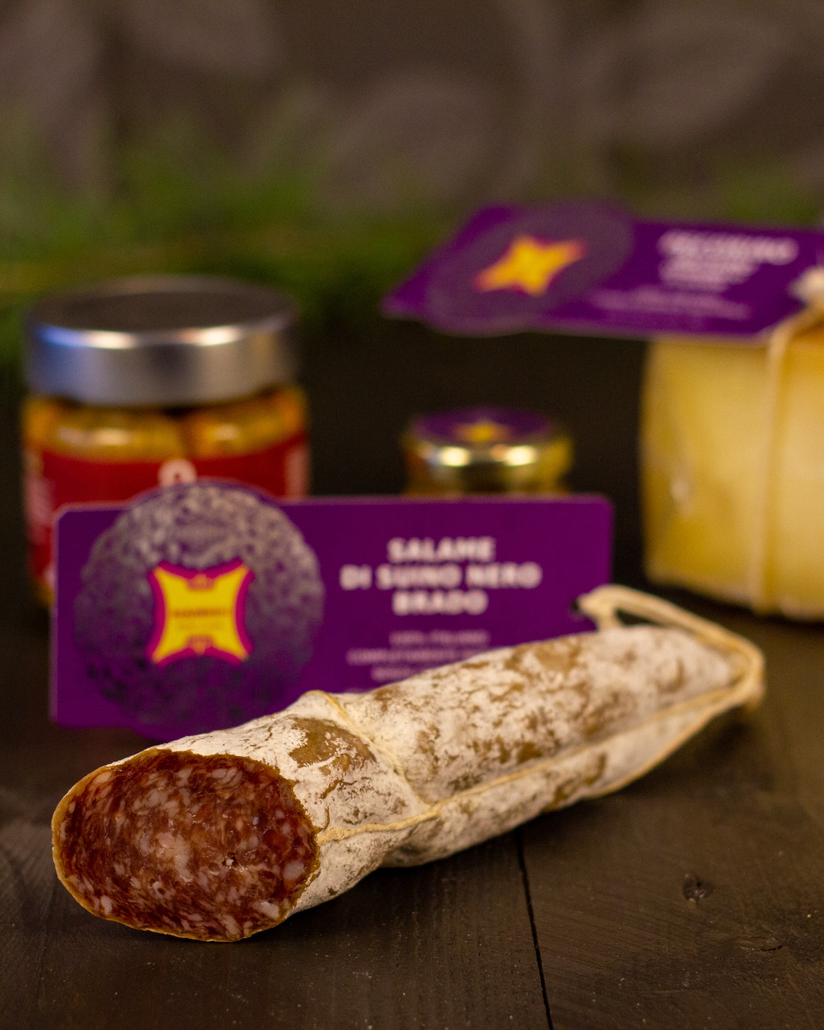 Box Natale Aperitivo in collina Hammm: Salame di suino nero brado, in primo piano