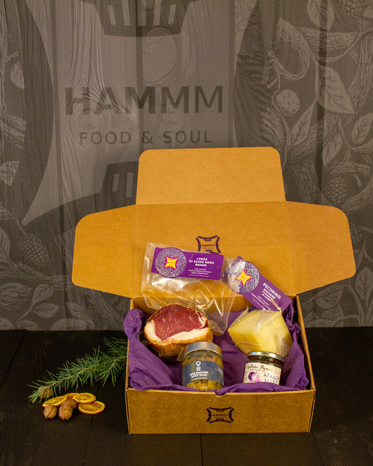 Box Natale Aperitivo sul divano Hammm: confezione regalo aperta con i prodotti della selezione