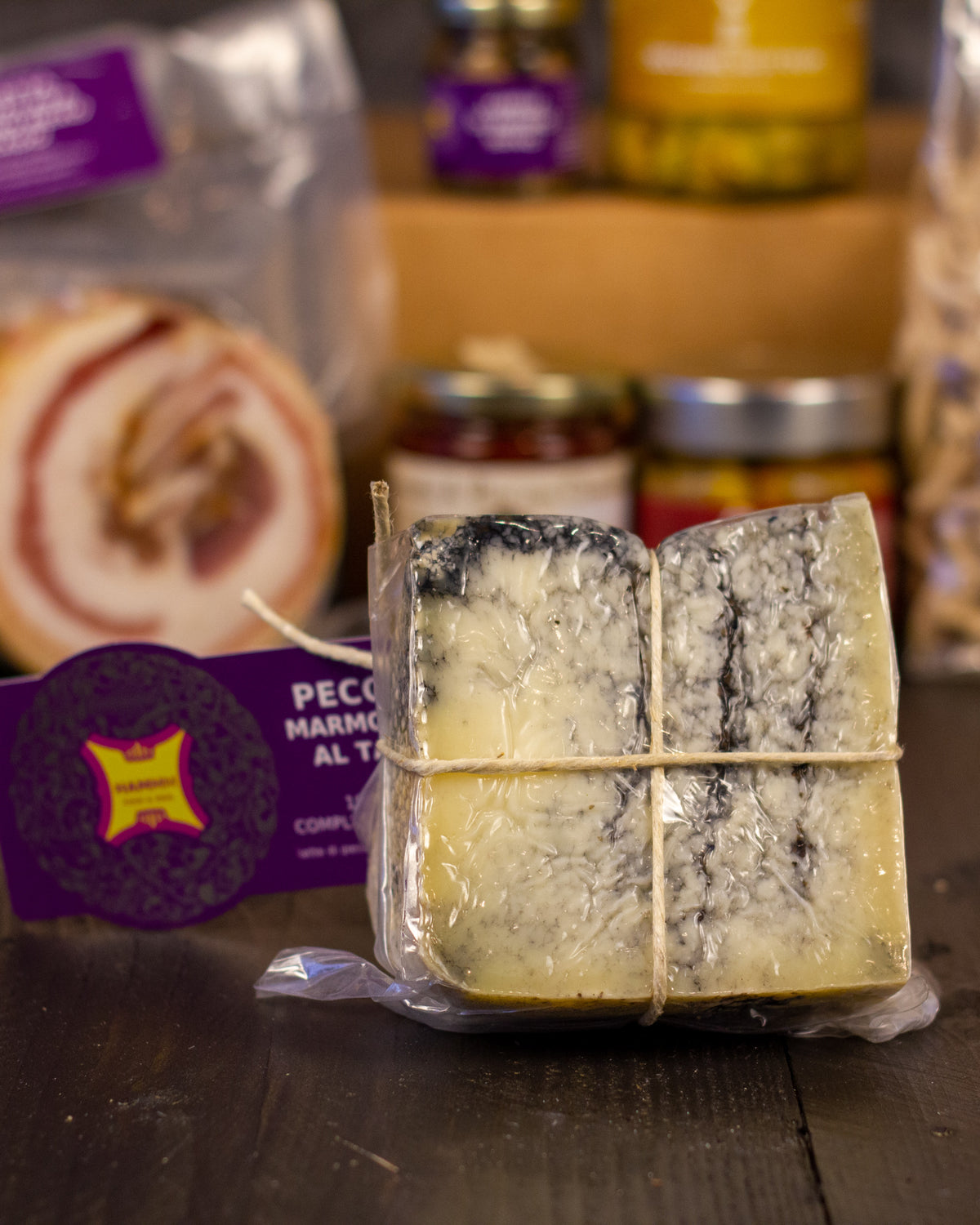 Box Natale Cena degli auguri Hammm: Pecorino marmorizzato al tartufo, in primo piano