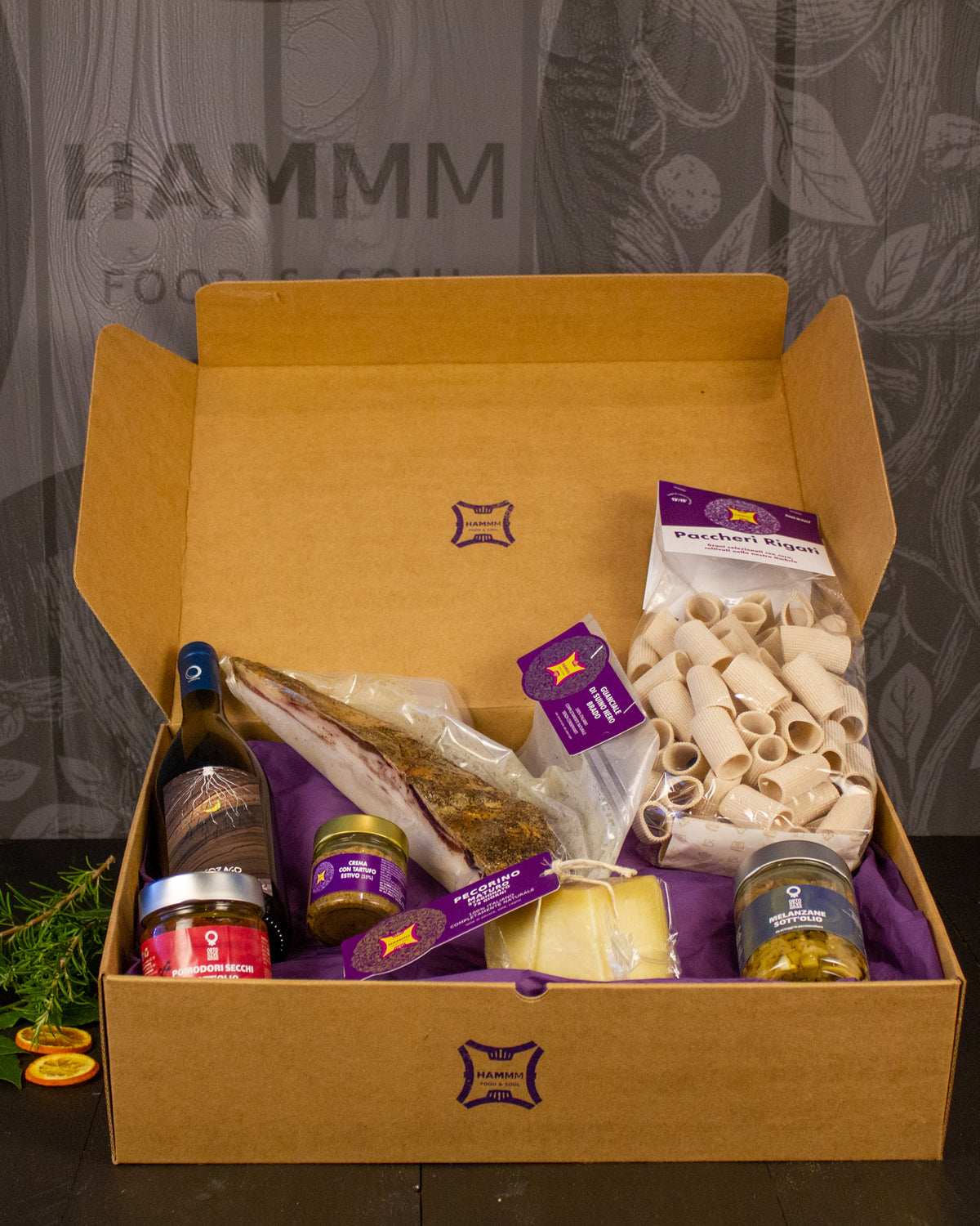 Box Natale Cena in famiglia Hammm: confezione regalo aperta con i prodotti della selezione
