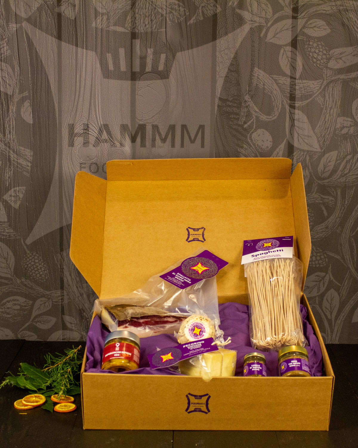 Box Natale Pranzo in famiglia Hammm: confezione regalo aperta con i prodotti della selezione