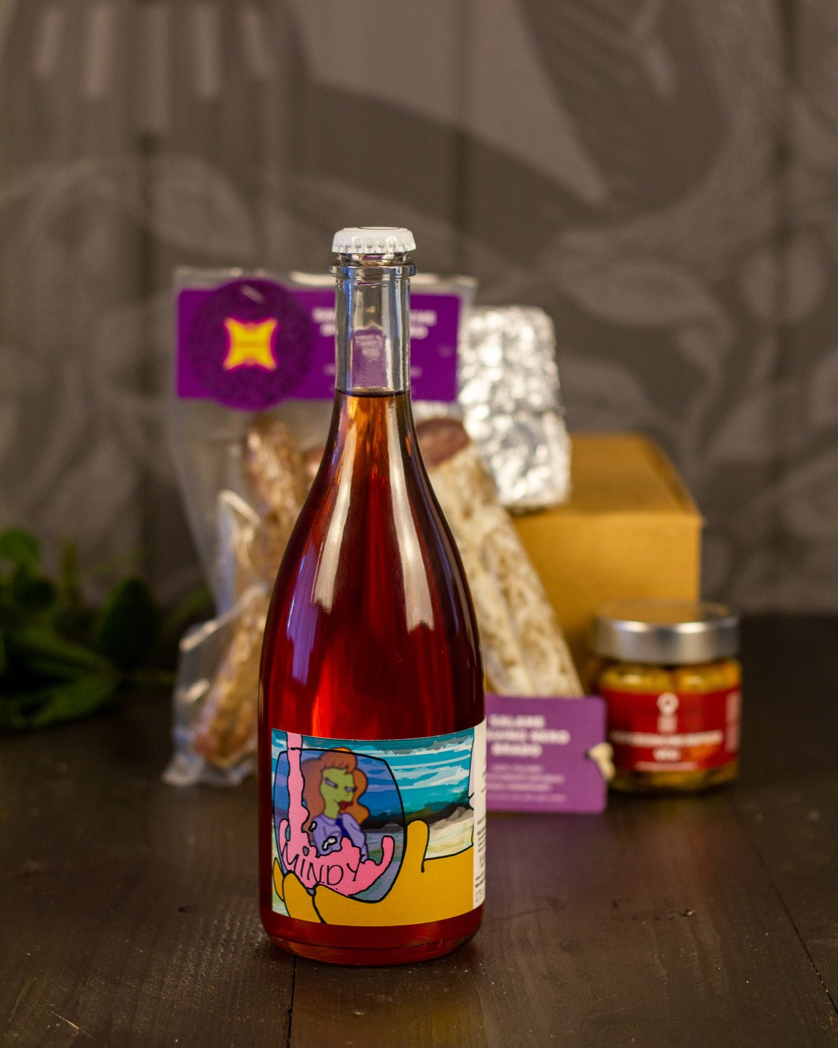 Box Natale Tagliere davanti il camino Hammm: Vino rosato frizzante Mindy, in primo piano
