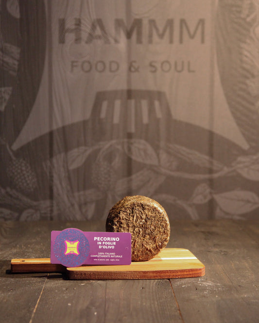 Pecorino con foglie di ulivo